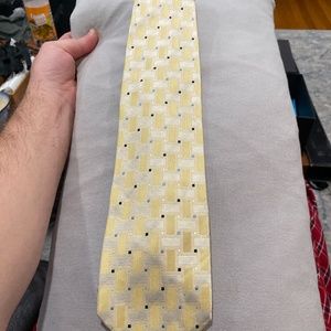 Yellow patterned tie